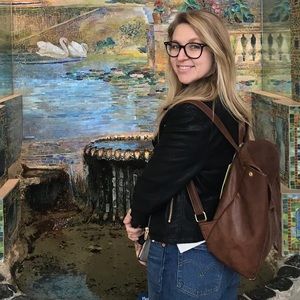 Meet your Posher, Adrienne